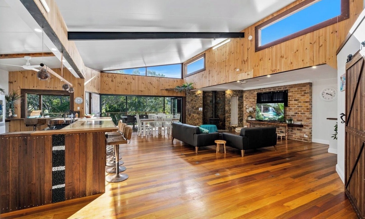 Hastings Point House | Large Beach Retreat with Ocean Breeze and Style