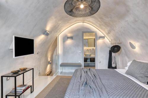 Photo of Bedroom in Amoudi Bay