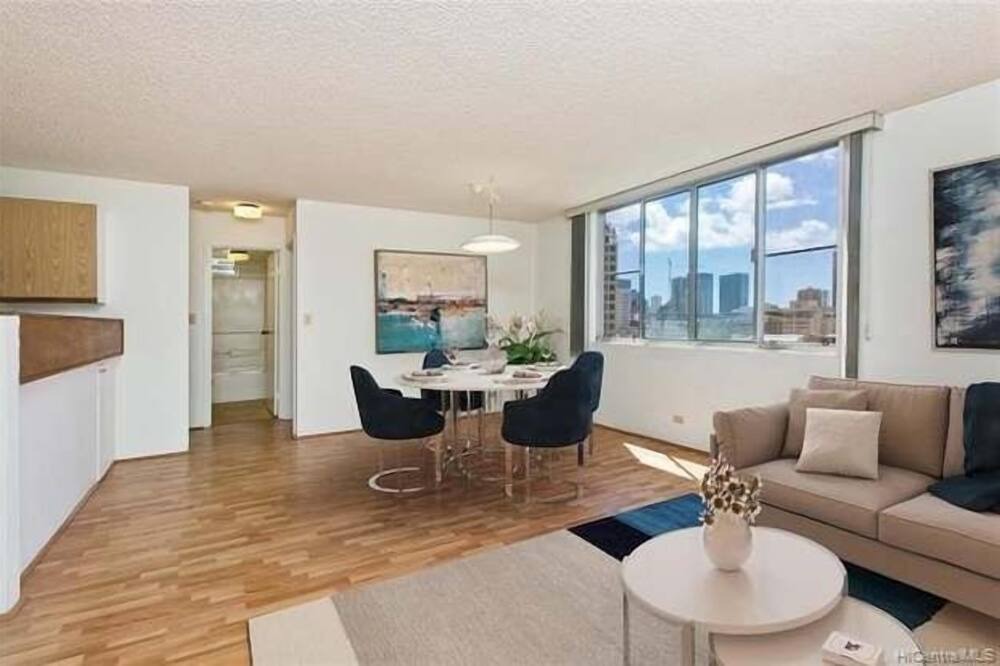 Photo of Bedroom in Tantalus