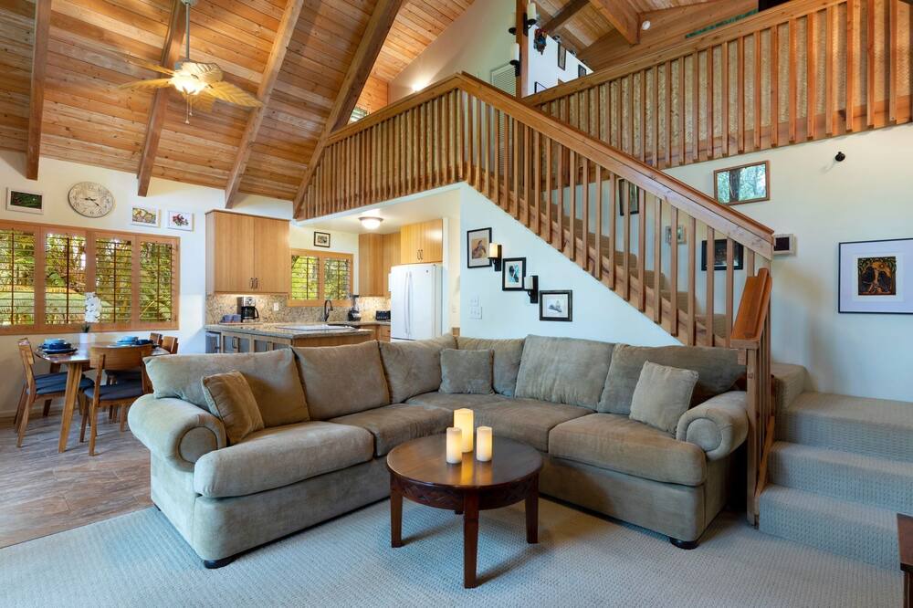 Photo of Livingroom in Royal Hawaiian Estates