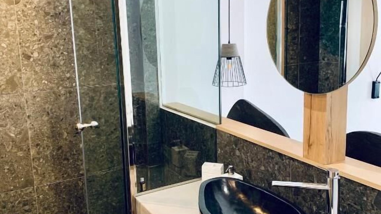 Photo of Bathroom in Alinda