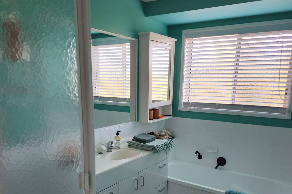 Photo of Bathroom in Wivenhoe Pocket