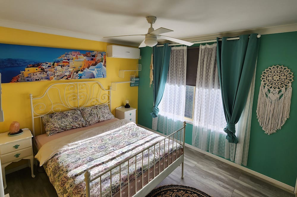 Photo of Bedroom in Wivenhoe Pocket