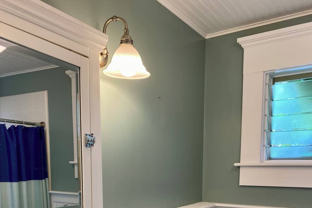 Photo of Bathroom in Pahoa