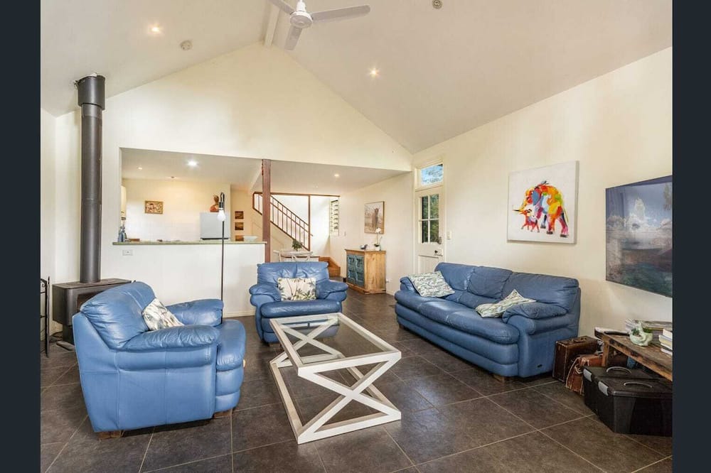 Photo of Livingroom in Lillian Rock