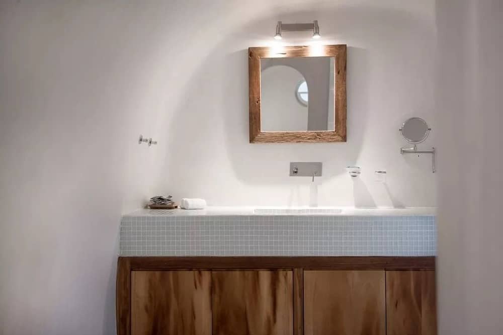 Photo of Bathroom in Imerovigli