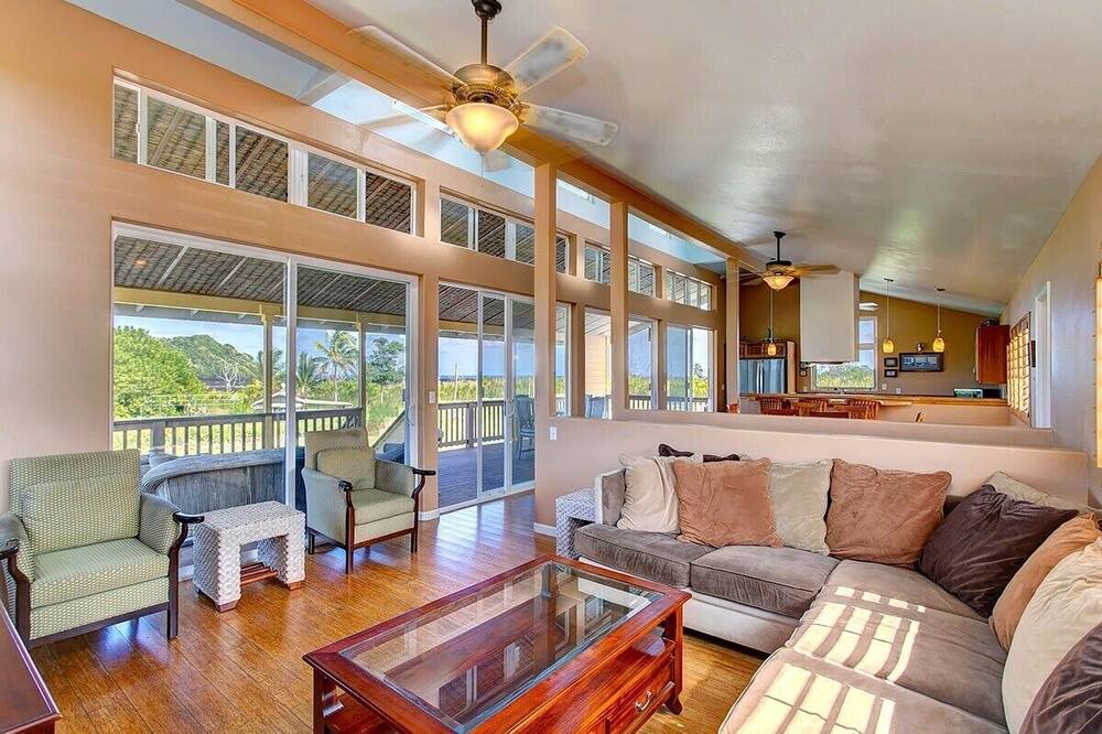 Photo of Livingroom in Nanawale Estates