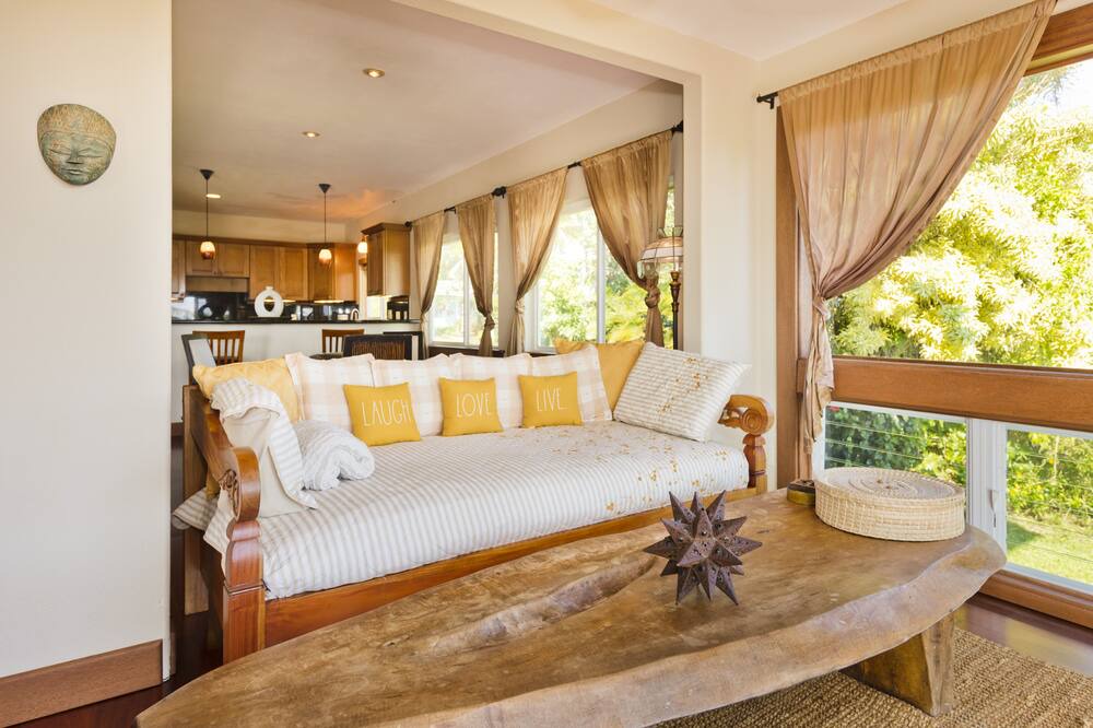 Photo of Livingroom in Kalapana