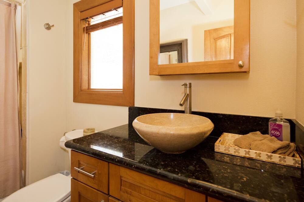 Photo of Bathroom in Kalapana