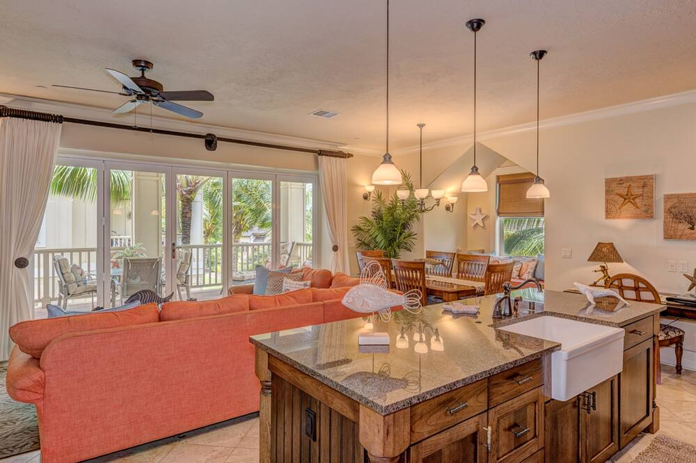 Photo of Livingroom in Poipu
