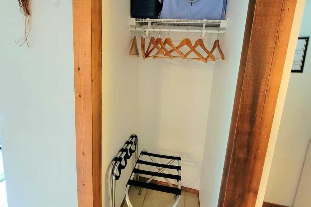 Photo of Bedroom in Leilani Estates