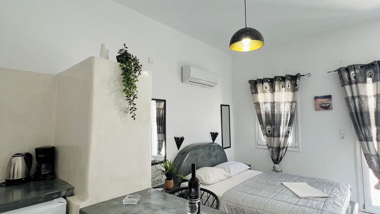 Photo of Bedroom in Oia