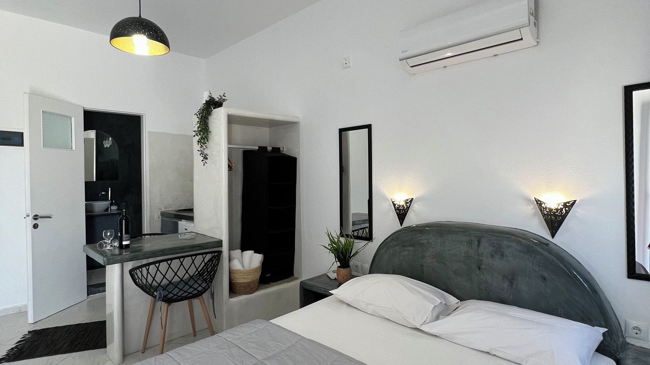 Photo of Bedroom in Oia