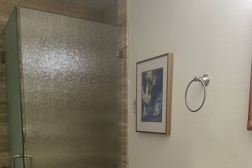 Photo of Bathroom in Keauhou