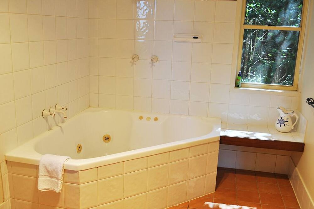 Photo of Bathroom in North Tamborine