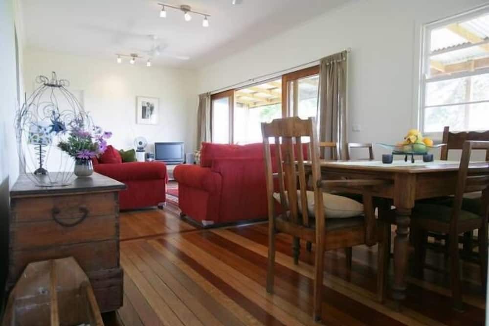Photo of Livingroom in Eureka