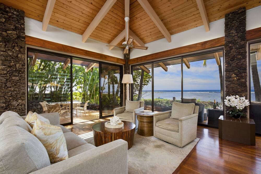 Photo of Livingroom in Historic Lahaina Front Street