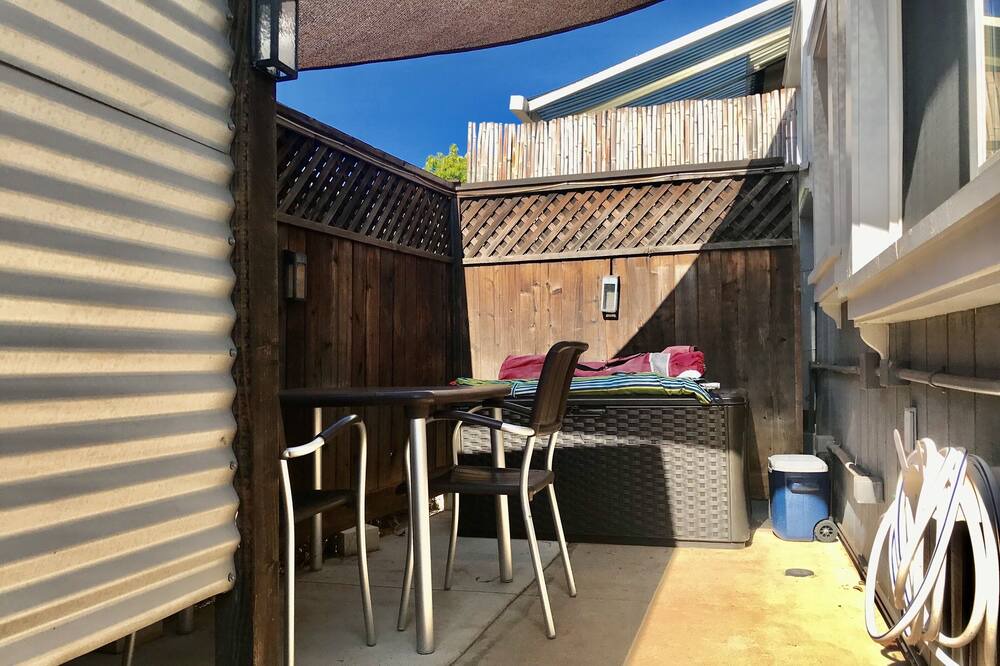 Photo of Patio Balcony in Historic Lahaina Front Street