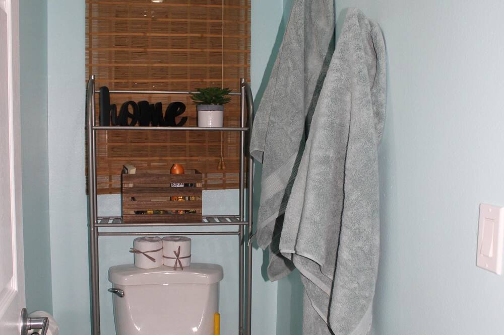 Photo of Bathroom in Historic Lahaina Front Street