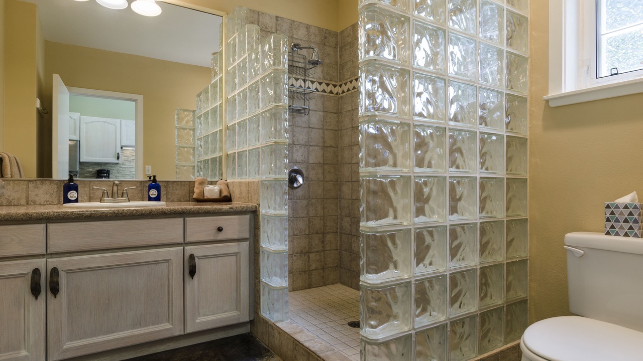 Photo of Bathroom in Poipu