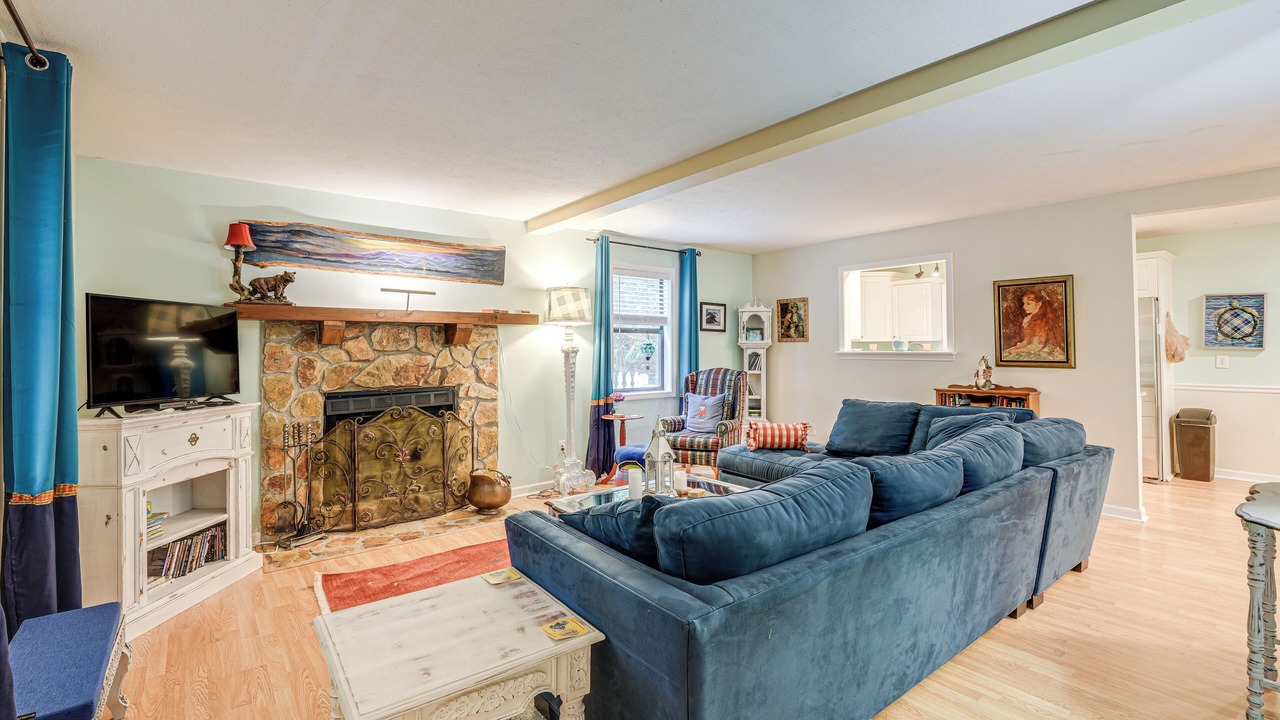 Photo of Livingroom in Blairsville