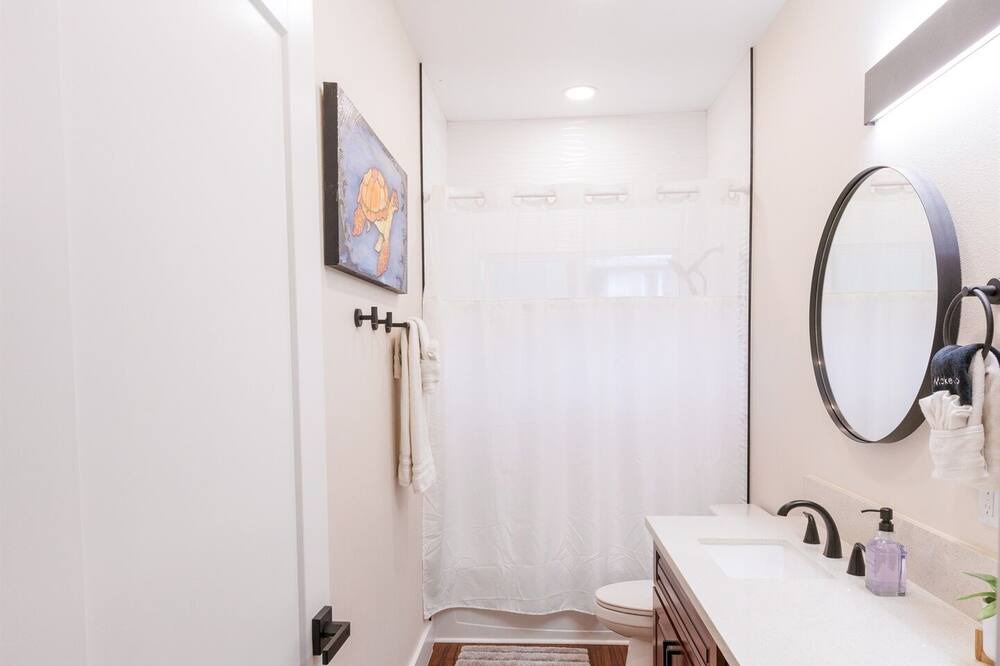 Photo of Bathroom in Windward Coast