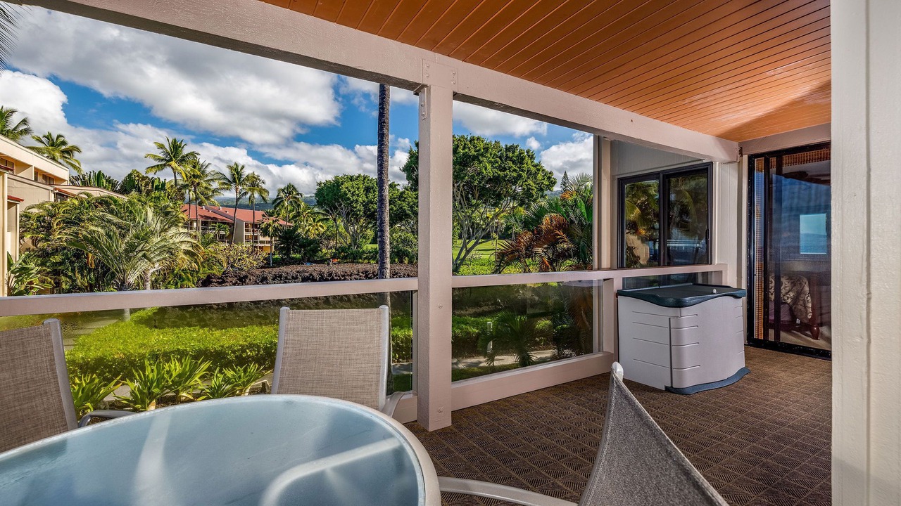 Photo of Patio Balcony in Kahaluu Bay
