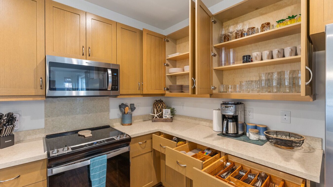 Photo of Kitchen in Makaha Valley