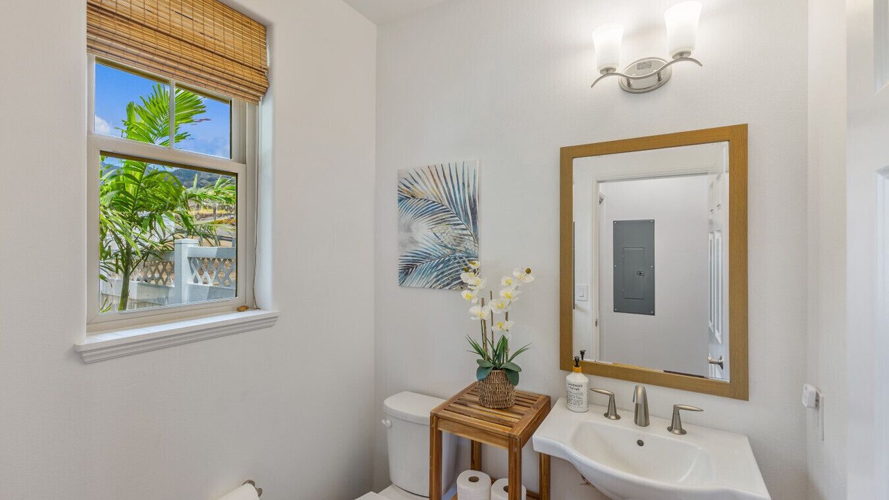 Photo of Bathroom in Makaha Valley