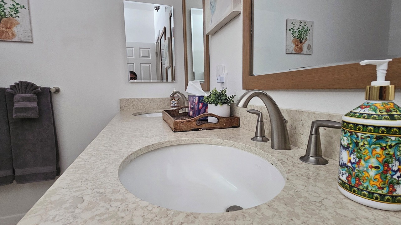 Photo of Bathroom in Makaha Valley