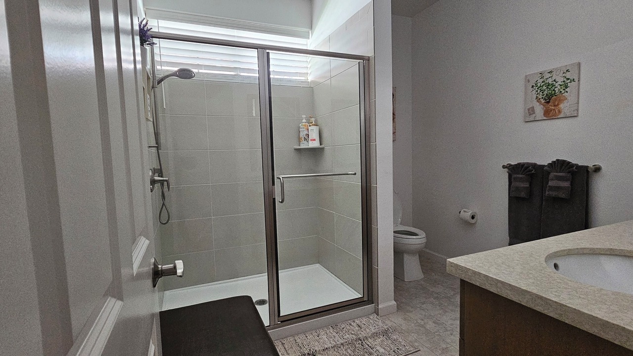 Photo of Bathroom in Makaha Valley