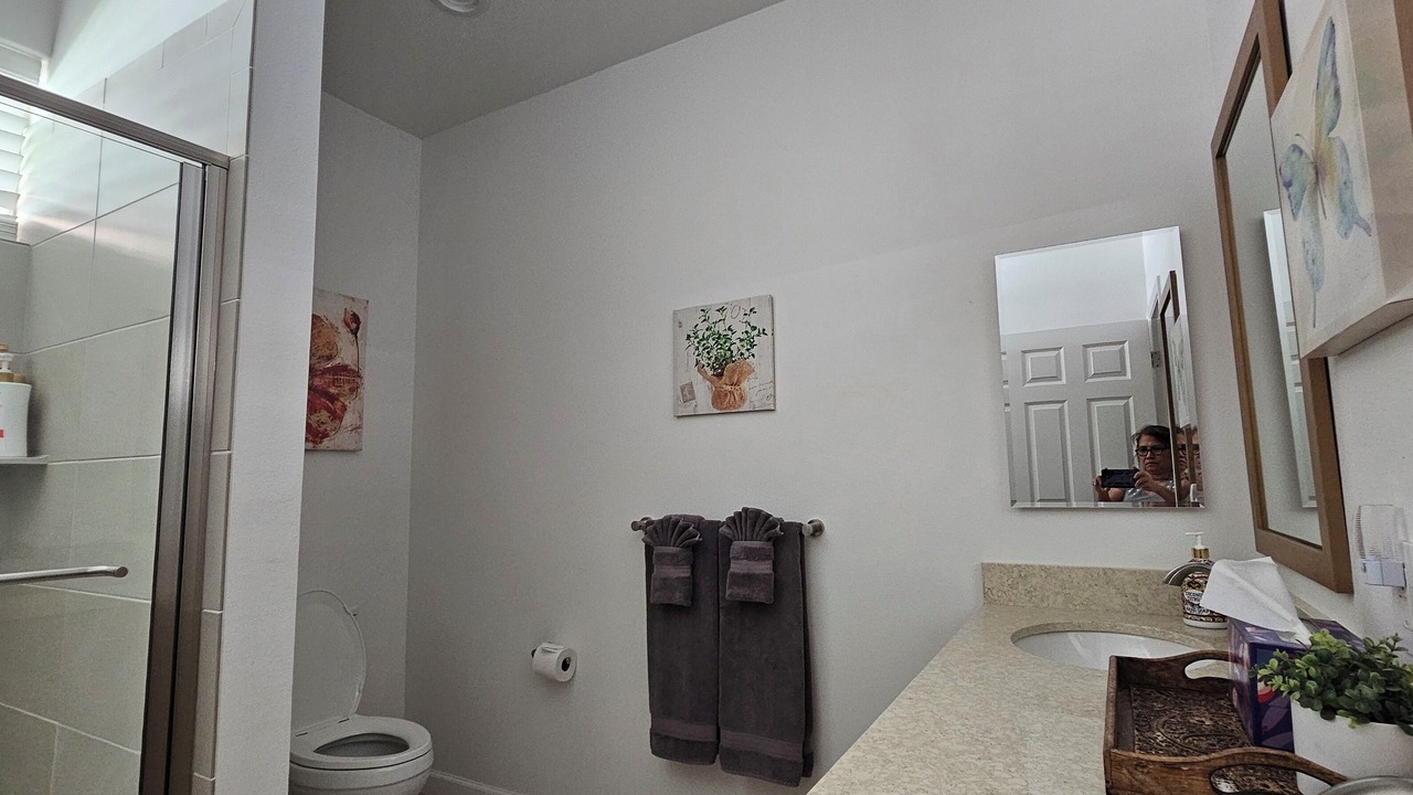 Photo of Bathroom in Makaha Valley