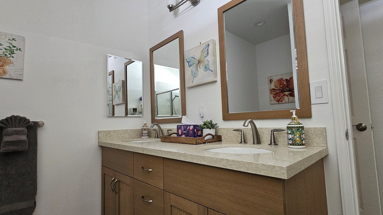 Photo of Bathroom in Makaha Valley