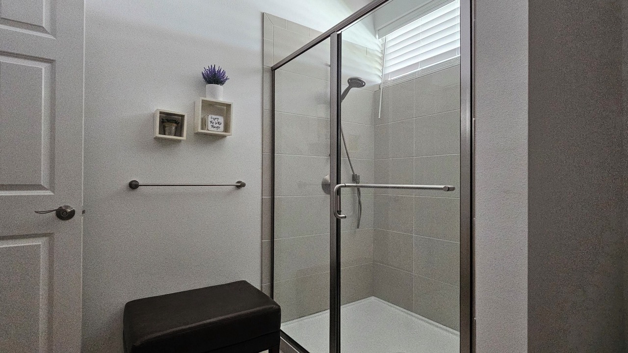 Photo of Bathroom in Makaha Valley