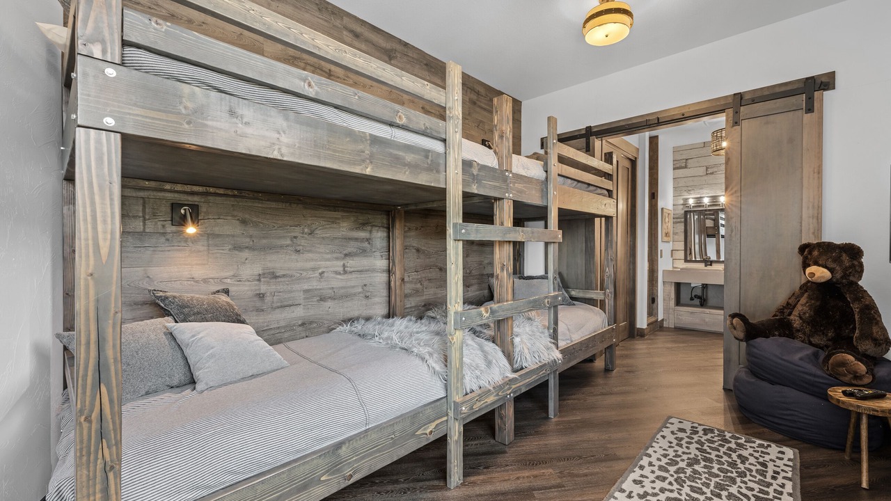 Photo of Bedroom in Windcliff Estates