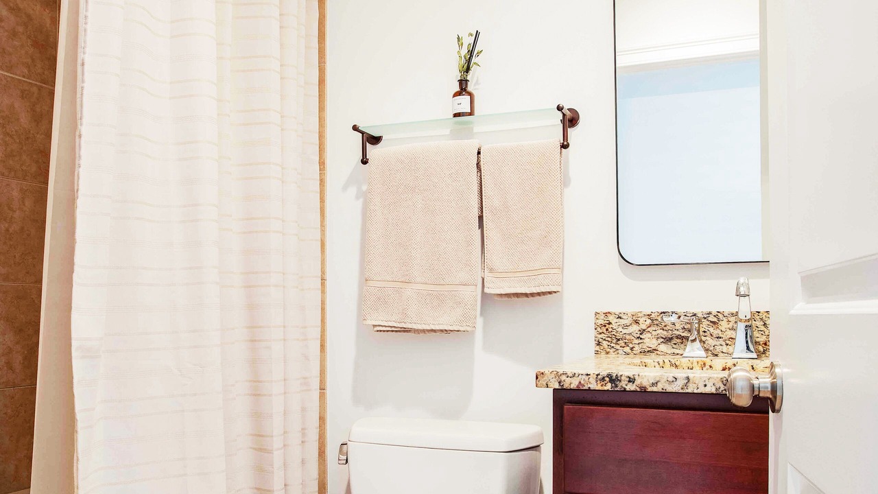Photo of Bathroom in Columbus Park - Andrew Square