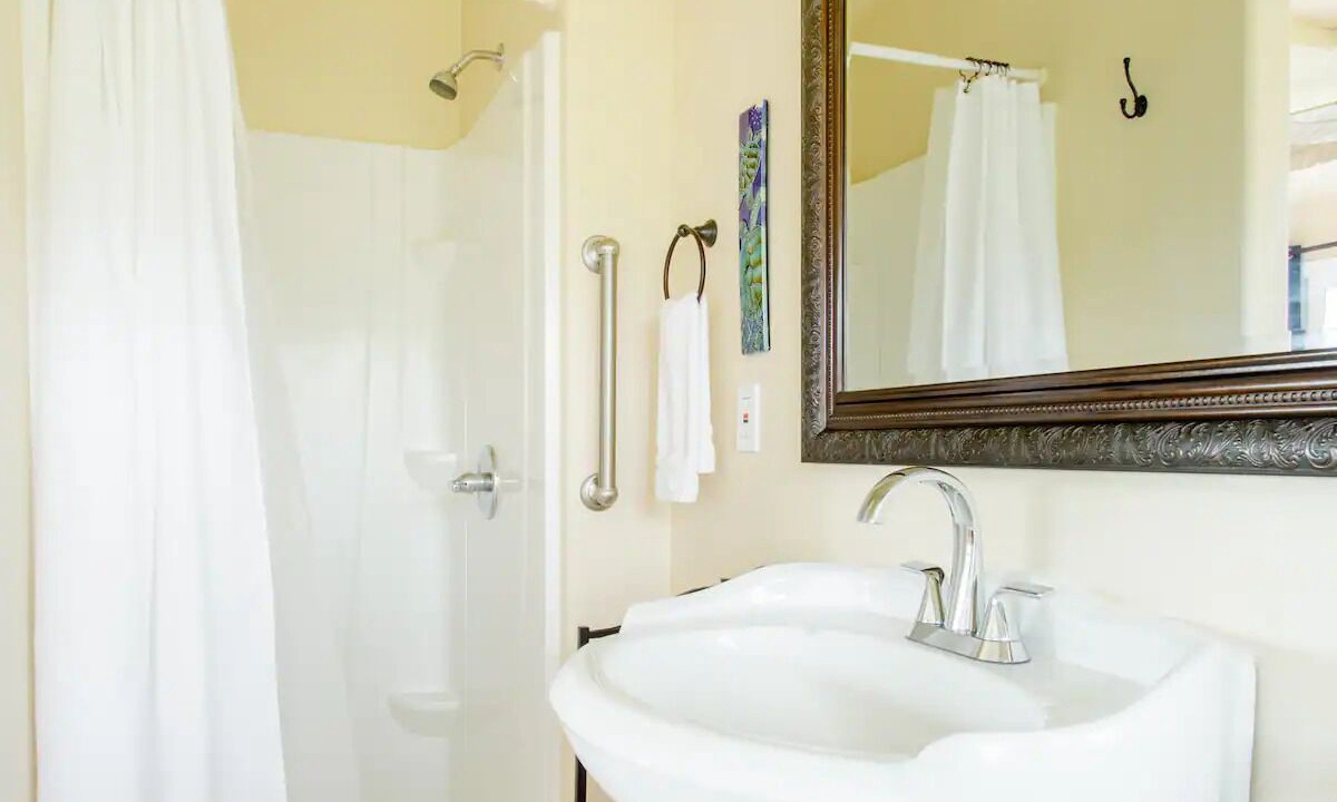 Photo of Bathroom in Papaikou