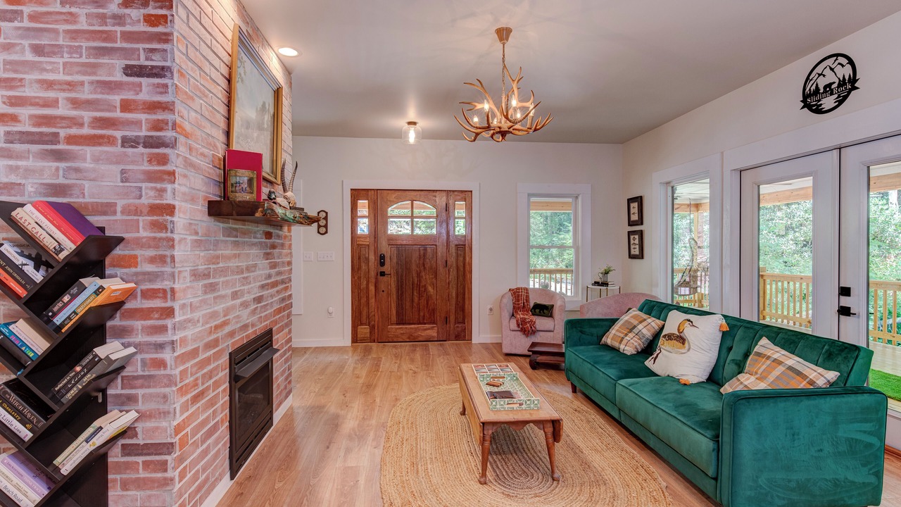 Photo of Livingroom in Old Fort