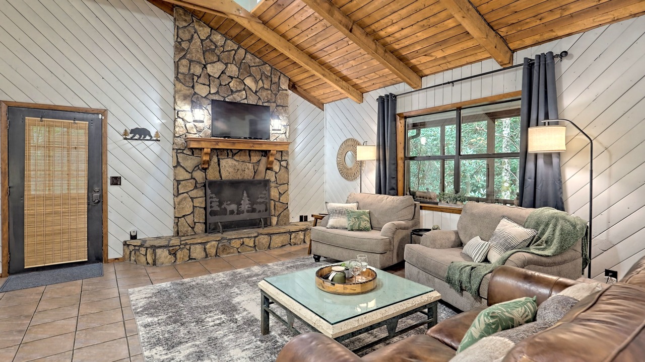 Photo of Livingroom in Blairsville