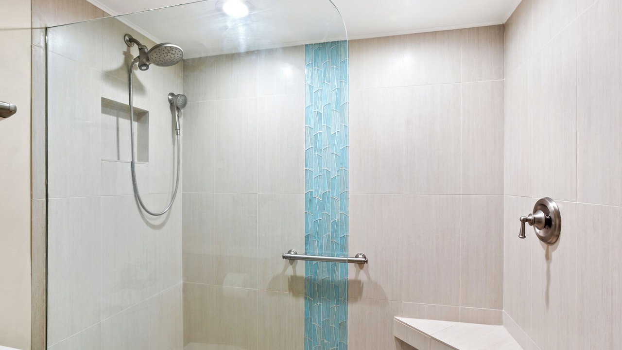 Photo of Bathroom in Historic Lahaina Front Street