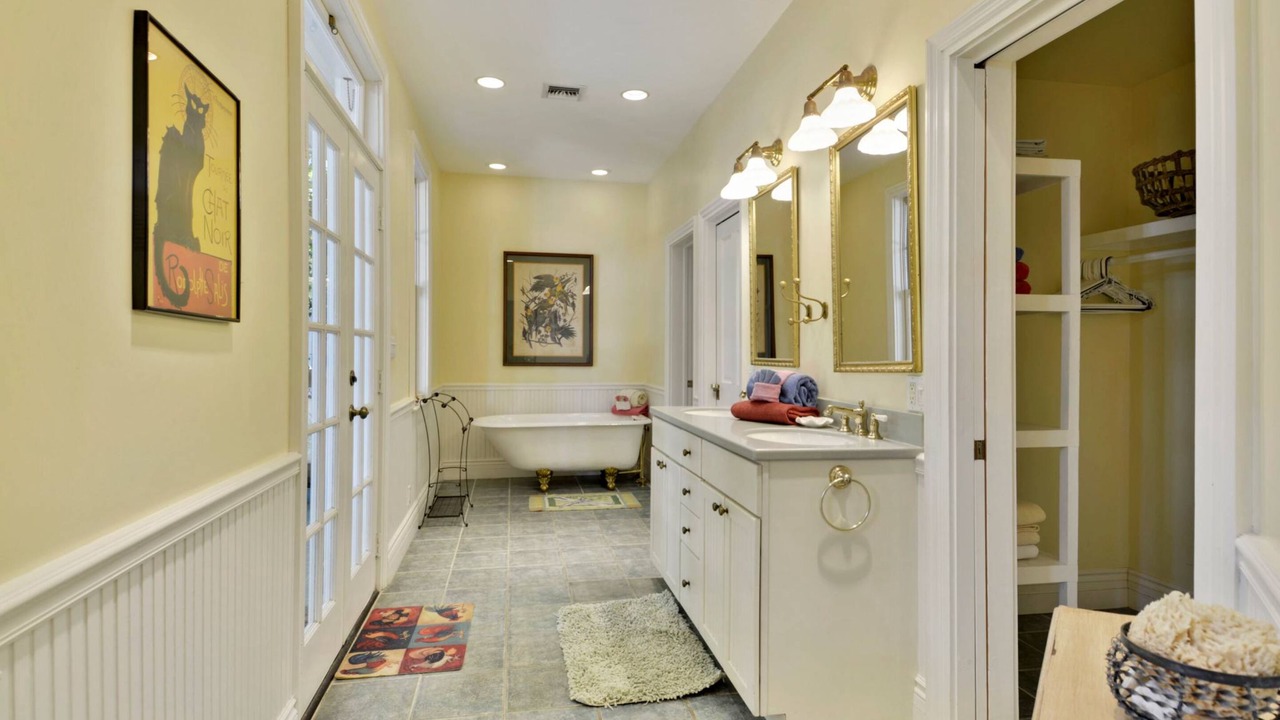 Photo of Bathroom in Bahama Village
