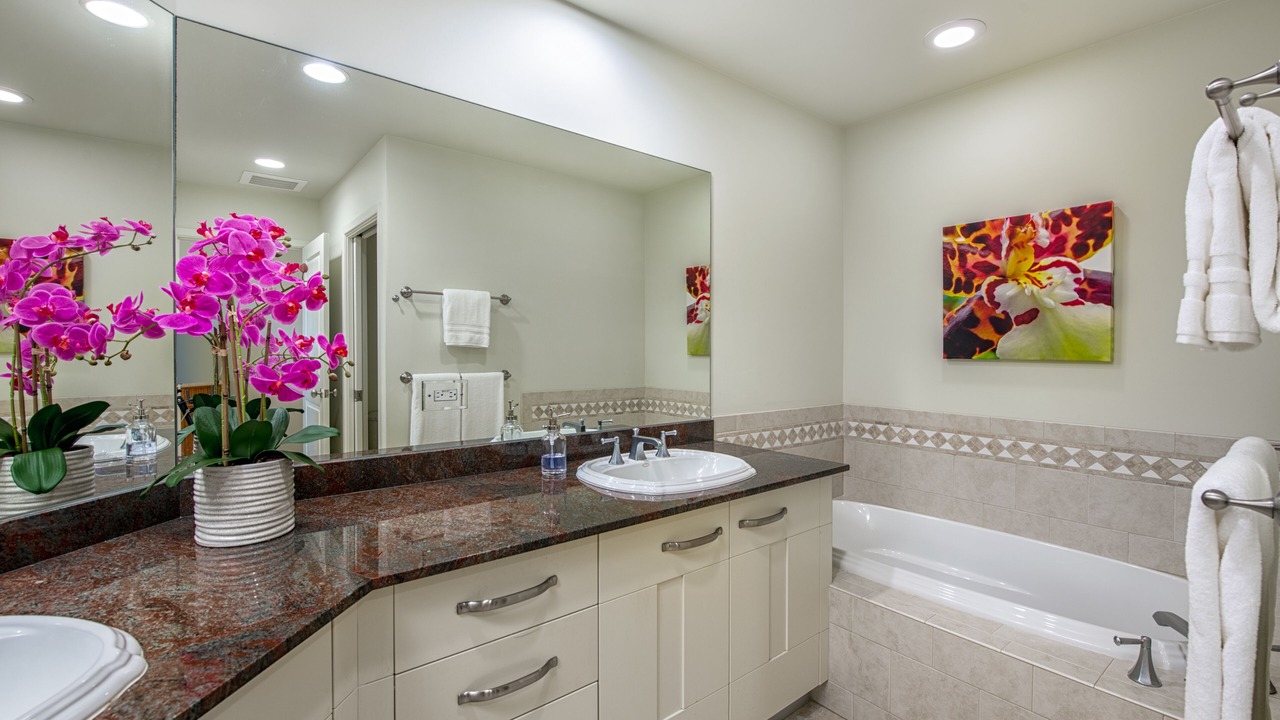 Photo of Bathroom in Kahaluu-Keauhou