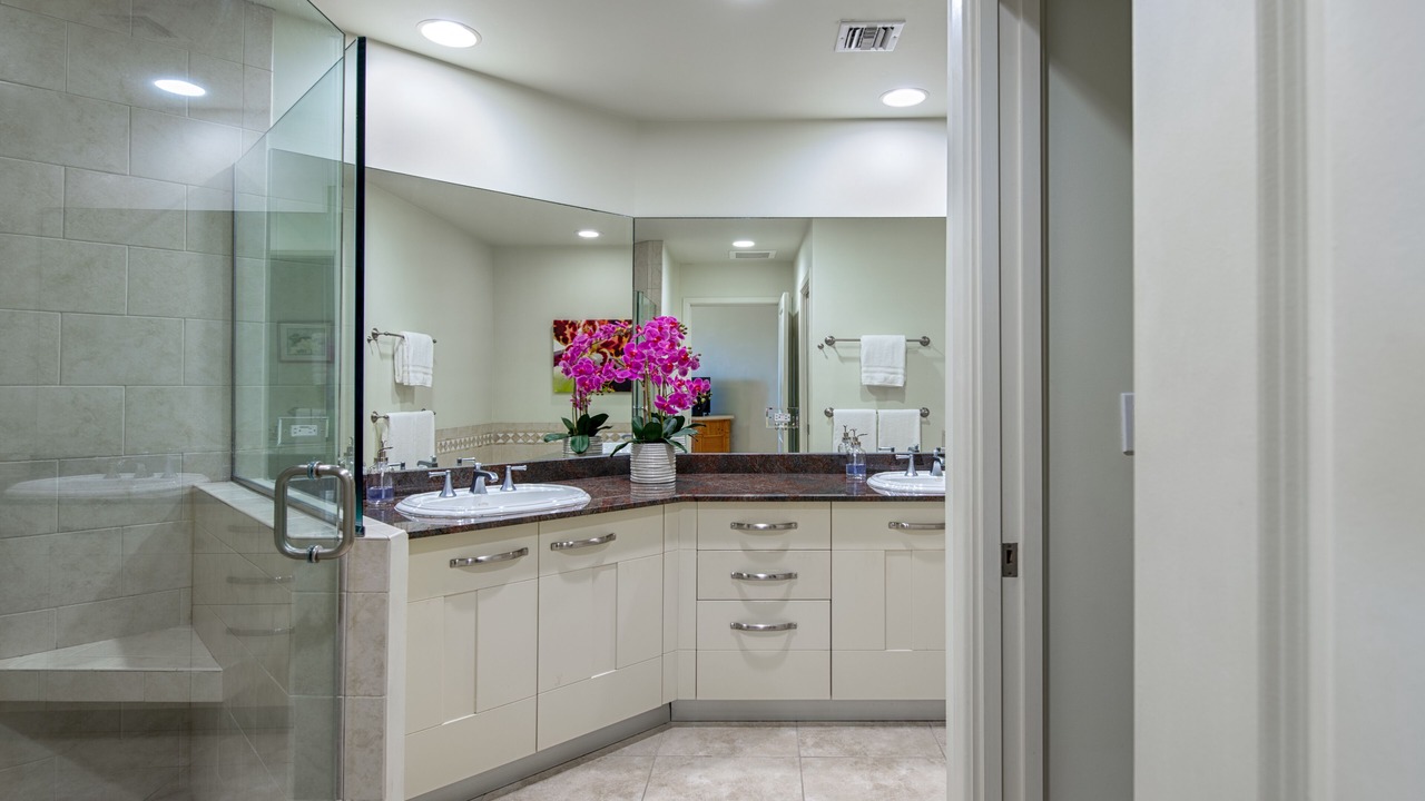 Photo of Bathroom in Kahaluu-Keauhou