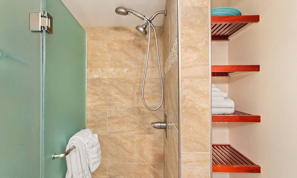 Photo of Bathroom in Kahana