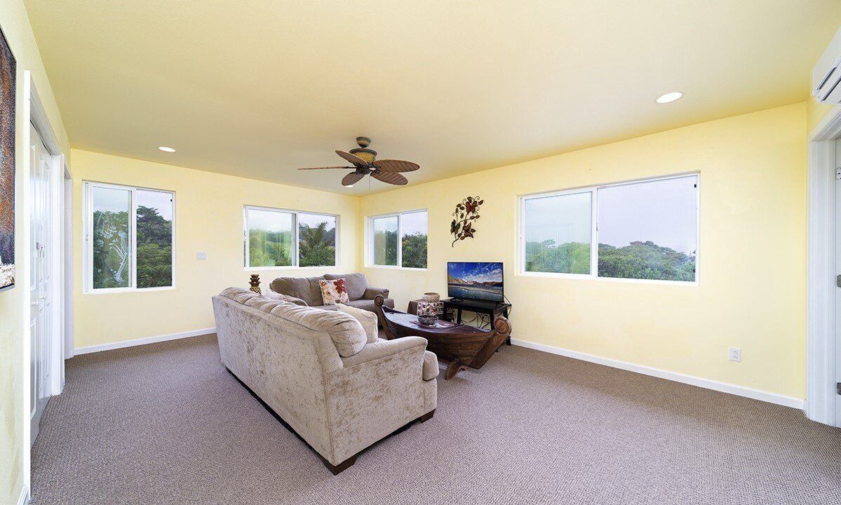 Photo of Livingroom in Pepeekeo
