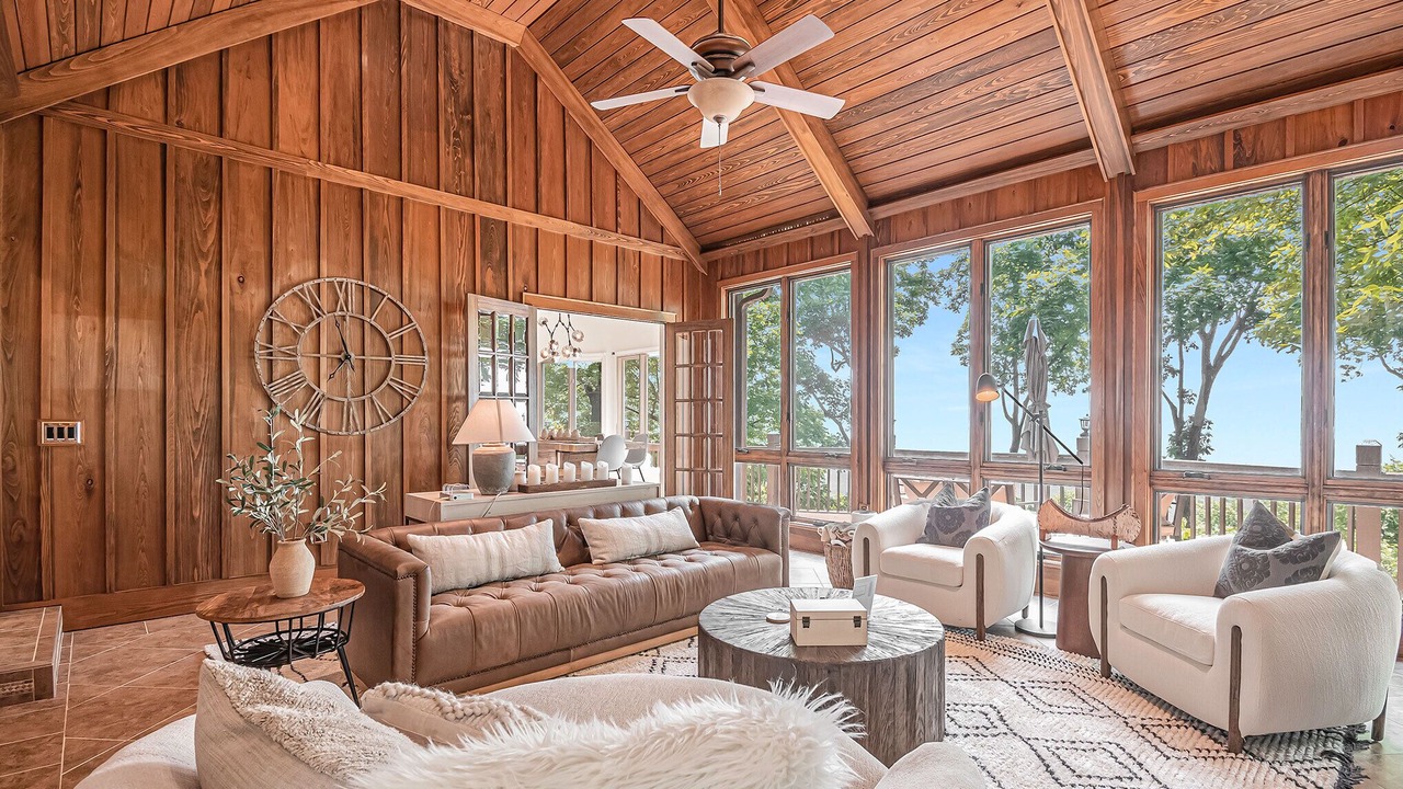 Photo of Livingroom in Big Canoe