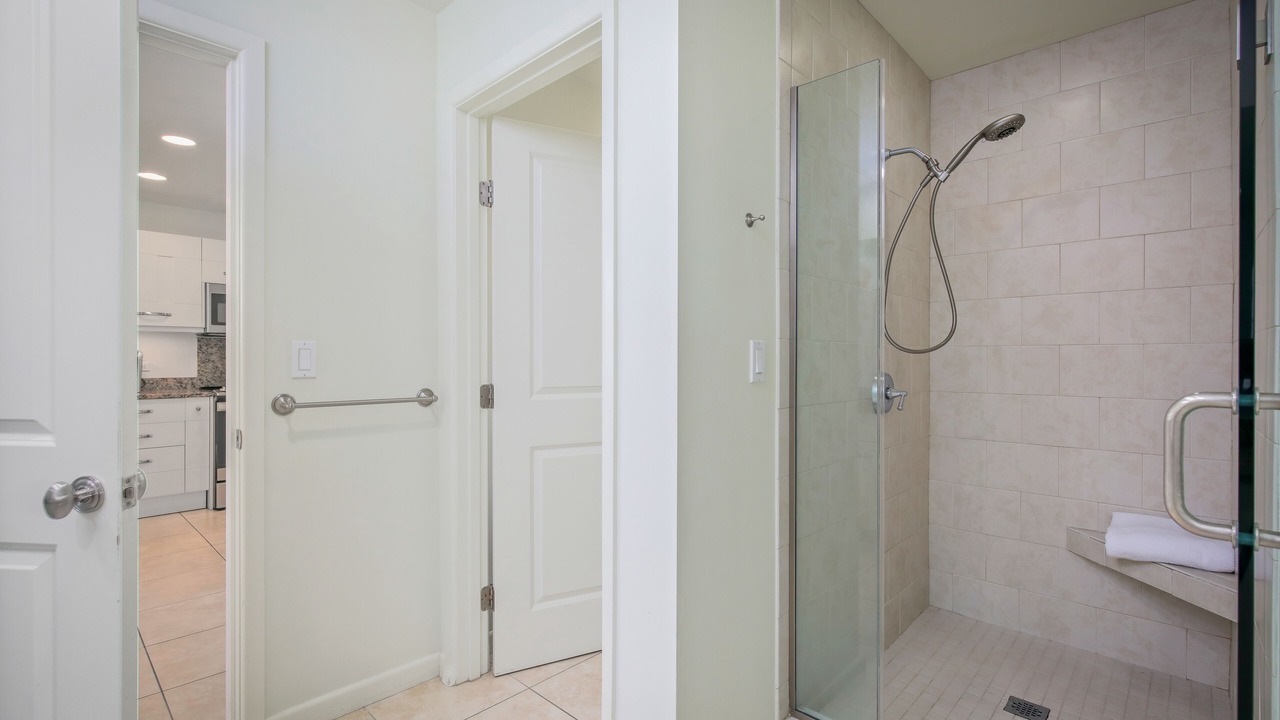 Photo of Bathroom in Kahaluu-Keauhou