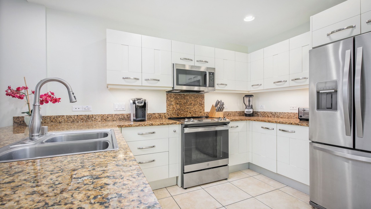 Photo of Kitchen in Kahaluu-Keauhou