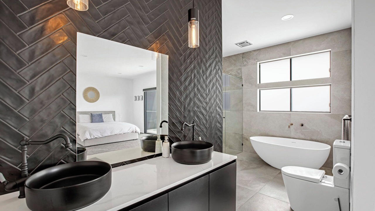 Photo of Bathroom in Broadbeach Waters