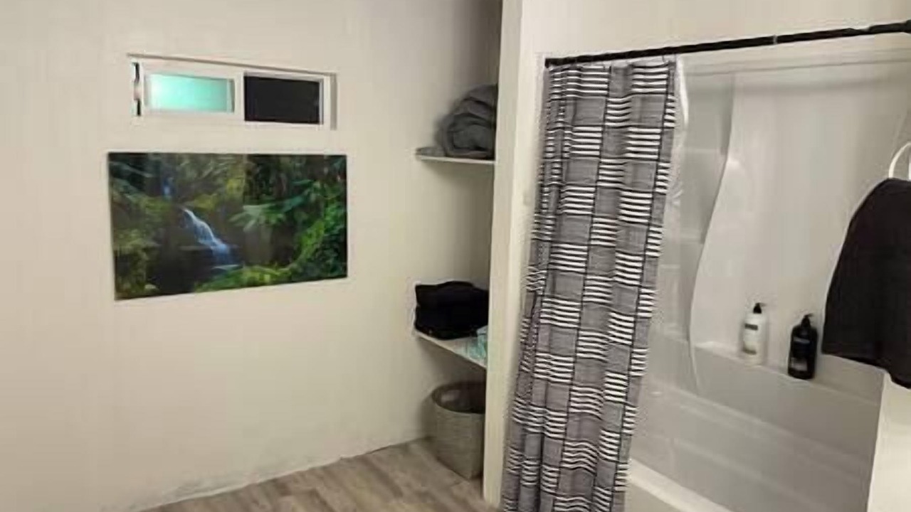 Photo of Bathroom in Nanawale Estates